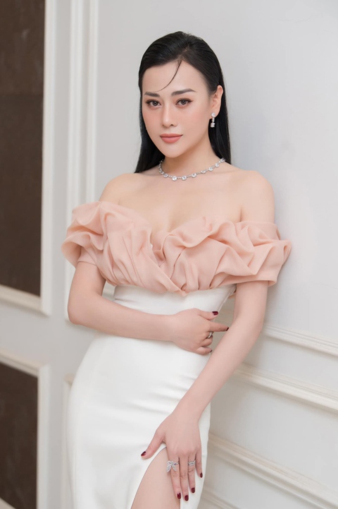 Phương Oanh sửa đi sửa lại lỗi chính tả cơ bản khi nói đạo lý - Ảnh 1. Phương Oanh sửa đi sửa lại lỗi chính tả cơ bản khi nói đạo lý - Ảnh 1.