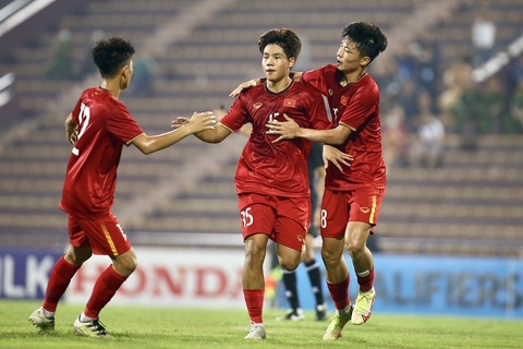 U17 Việt Nam thắng đậm trong ngày ra quân vòng loại U17 châu Á 2023 - Ảnh 3. U17 Việt Nam thắng đậm trong ngày ra quân vòng loại U17 châu Á 2023 - Ảnh 3.