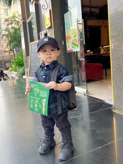 Con trai Quế Vân ăn diện sành điệu, ngầu như Fashionista nhí - Ảnh 4. Con trai Quế Vân ăn diện sành điệu, ngầu như Fashionista nhí - Ảnh 4.