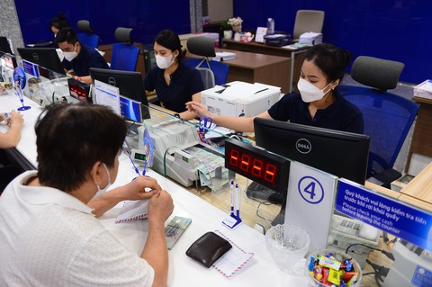 Hơn 60% ngân hàng dự báo lãi suất tiếp tục tăng - Ảnh 1. Hơn 60% ngân hàng dự báo lãi suất tiếp tục tăng - Ảnh 1.