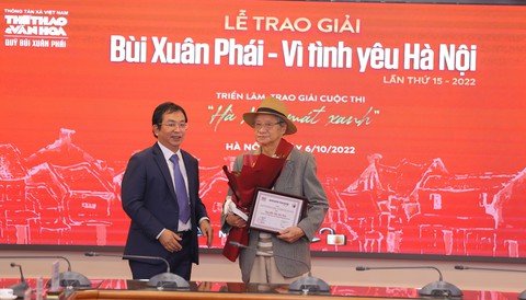 Đạo diễn ‘Hà Nội trong mắt ai’ Trần Văn Thủy nhận Giải thưởng lớn Giải thưởng Bùi Xuân Phái - Ảnh 1. Đạo diễn ‘Hà Nội trong mắt ai’ Trần Văn Thủy nhận Giải thưởng lớn Giải thưởng Bùi Xuân Phái - Ảnh 1.