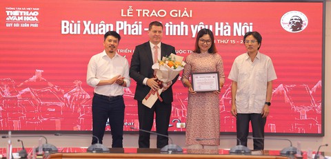 Đạo diễn ‘Hà Nội trong mắt ai’ Trần Văn Thủy nhận Giải thưởng lớn Giải thưởng Bùi Xuân Phái - Ảnh 5. Đạo diễn ‘Hà Nội trong mắt ai’ Trần Văn Thủy nhận Giải thưởng lớn Giải thưởng Bùi Xuân Phái - Ảnh 5.