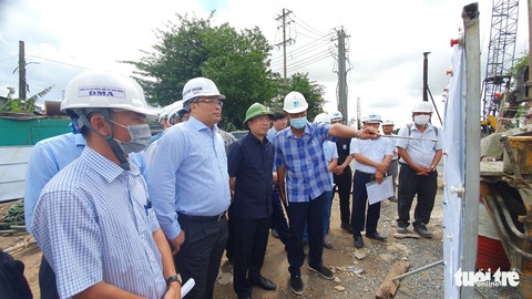 Nhà thầu đường tránh TP Long Xuyên bị cảnh cáo lần 2 vì chậm tiến độ - Ảnh 1. Nhà thầu đường tránh TP Long Xuyên bị cảnh cáo lần 2 vì chậm tiến độ - Ảnh 1.