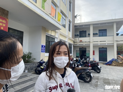 Học sinh lớp 1 bị bầm tím tay chân do bạn dùng thước đánh khi kèm học - Ảnh 2. Học sinh lớp 1 bị bầm tím tay chân do bạn dùng thước đánh khi kèm học - Ảnh 2.