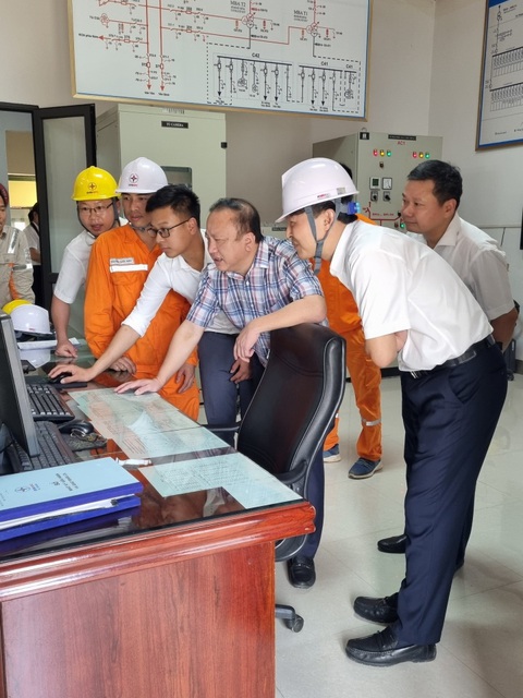 Ngành Hệ thống điện kỷ niệm 65 năm thành lập - Ảnh 2. Ngành Hệ thống điện kỷ niệm 65 năm thành lập - Ảnh 2.