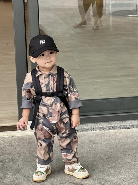 Con trai Quế Vân ăn diện sành điệu, ngầu như Fashionista nhí - Ảnh 7. Con trai Quế Vân ăn diện sành điệu, ngầu như Fashionista nhí - Ảnh 7.