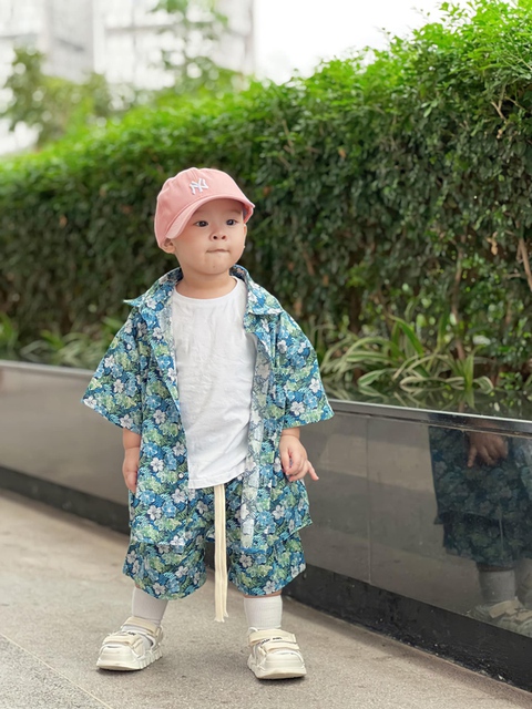 Con trai Quế Vân ăn diện sành điệu, ngầu như Fashionista nhí - Ảnh 8. Con trai Quế Vân ăn diện sành điệu, ngầu như Fashionista nhí - Ảnh 8.