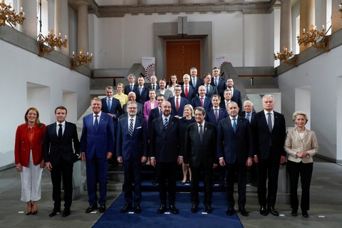 EU cam kết hỗ trợ Ukraine, chưa thống nhất về việc áp giá trần khí đốt - Ảnh 2. EU cam kết hỗ trợ Ukraine, chưa thống nhất về việc áp giá trần khí đốt - Ảnh 2.