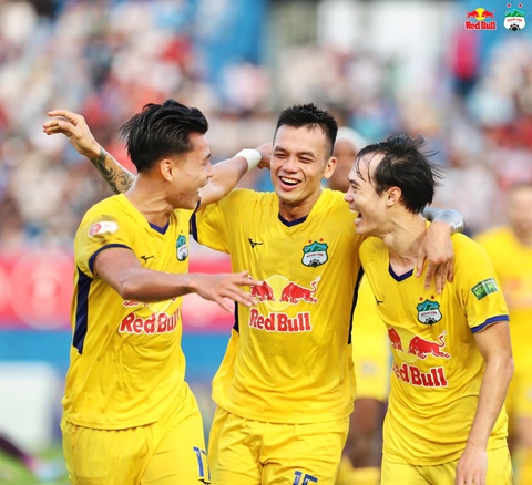 CLB Hoàng Anh Gia Lai bị phạt vì không đáp ứng đủ tiêu chí cấp phép tham dự V-League 2023 - Ảnh 1. CLB Hoàng Anh Gia Lai bị phạt vì không đáp ứng đủ tiêu chí cấp phép tham dự V-League 2023 - Ảnh 1.