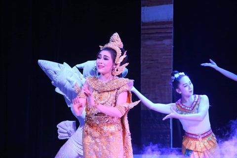 Xem - nghe cuối tuần: Thu Phương rơi nước mắt khi nhắc về cha; Anh Tú làm cố vấn cho Ca sĩ mặt nạ - Ảnh 7. Xem - nghe cuối tuần: Thu Phương rơi nước mắt khi nhắc về cha; Anh Tú làm cố vấn cho Ca sĩ mặt nạ - Ảnh 7.