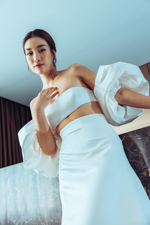 Đỗ Mỹ Linh tung ảnh mặc váy cưới trước tin sắp lên xe bông - Ảnh 4. Đỗ Mỹ Linh tung ảnh mặc váy cưới trước tin sắp lên xe bông - Ảnh 4.