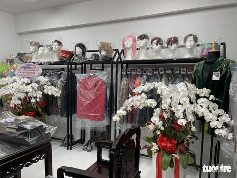 Xúc động không gian trưng bày phục trang, kỷ vật của danh hài Chí Tài - Ảnh 1. Xúc động không gian trưng bày phục trang, kỷ vật của danh hài Chí Tài - Ảnh 1.