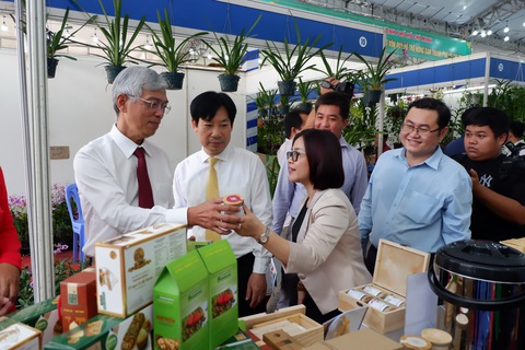 TP.HCM tuyên dương 28 Nông dân tiêu biểu - Ảnh 3. TP.HCM tuyên dương 28 Nông dân tiêu biểu - Ảnh 3.