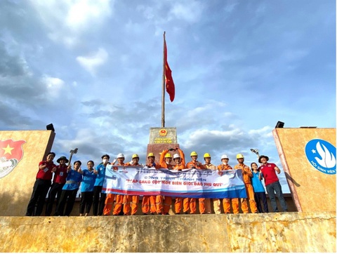 Khát khao cống hiến bằng trái tim yêu nghề - Ảnh 1. Khát khao cống hiến bằng trái tim yêu nghề - Ảnh 1.