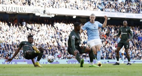 Haaland ghi bàn thắng thứ 15 tại Premier League - Ảnh 2. Haaland ghi bàn thắng thứ 15 tại Premier League - Ảnh 2.