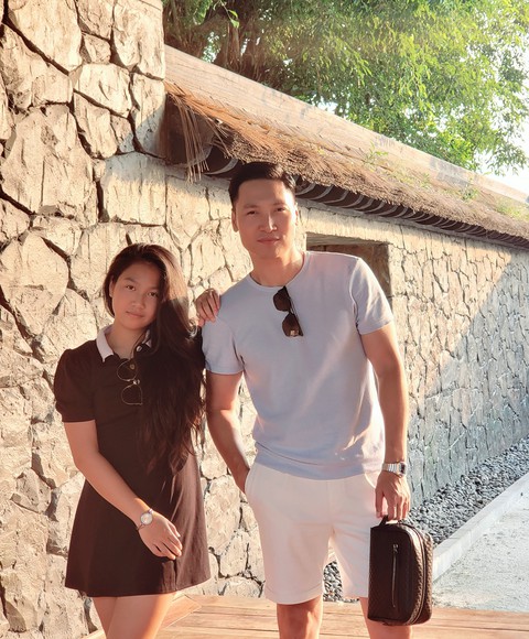 Con gái 13 tuổi xinh đẹp, tài năng của Mạnh Trường - Ảnh 2. Con gái 13 tuổi xinh đẹp, tài năng của Mạnh Trường - Ảnh 2.