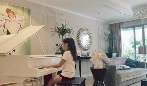 Con gái 13 tuổi xinh đẹp, tài năng của Mạnh Trường - Ảnh 4. Con gái 13 tuổi xinh đẹp, tài năng của Mạnh Trường - Ảnh 4.