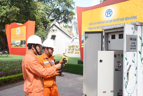 Cấp điện ổn định, an toàn trong dịp kỷ niệm Ngày Giải phóng thủ đô - Ảnh 1. Cấp điện ổn định, an toàn trong dịp kỷ niệm Ngày Giải phóng thủ đô - Ảnh 1.
