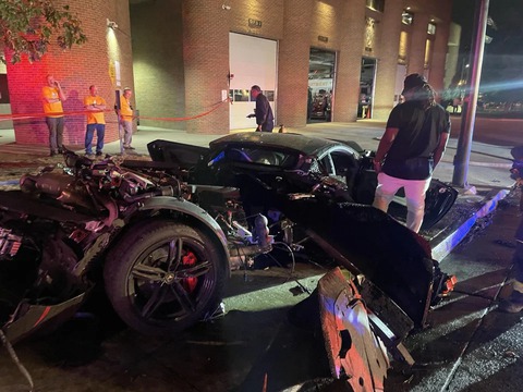 Siêu xe Lamborghini nát bét, bị xẻ đôi, người lái không hề hấn - Ảnh 1. Siêu xe Lamborghini nát bét, bị xẻ đôi, người lái không hề hấn - Ảnh 1.