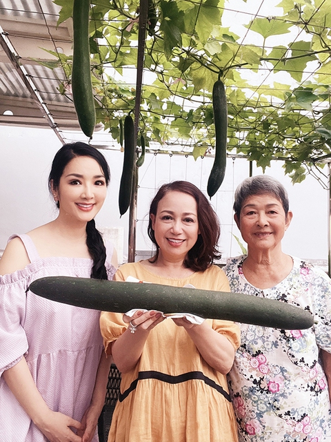 Ảnh vui sao Việt 8-10: Thu Trang thách Tiến Luật vác vợ tập squat - Ảnh 4. Ảnh vui sao Việt 8-10: Thu Trang thách Tiến Luật vác vợ tập squat - Ảnh 4.