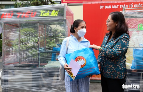 TP.HCM phấn đấu vận động trên 160 tỉ đồng chăm lo cho các hộ nghèo - Ảnh 2. TP.HCM phấn đấu vận động trên 160 tỉ đồng chăm lo cho các hộ nghèo - Ảnh 2.