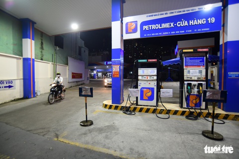 Hết xăng, nghỉ bán qua lời giải thích của các doanh nghiệp - Ảnh 1. Hết xăng, nghỉ bán qua lời giải thích của các doanh nghiệp - Ảnh 1.