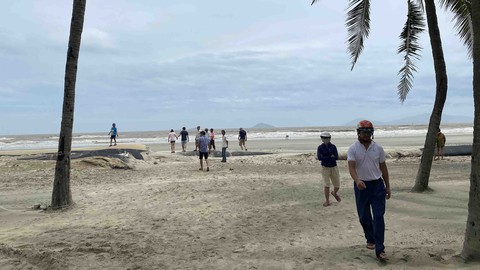 Bãi biển Cửa Đại đã hồi sinh - Ảnh 1. Bãi biển Cửa Đại đã hồi sinh - Ảnh 1.