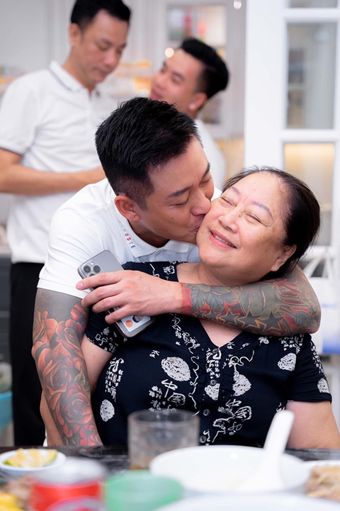 Ảnh vui sao Việt 9-10: Đàm Vĩnh Hưng - Dương Triệu Vũ quấn quýt bên con trai - Ảnh 11. Ảnh vui sao Việt 9-10: Đàm Vĩnh Hưng - Dương Triệu Vũ quấn quýt bên con trai - Ảnh 11.