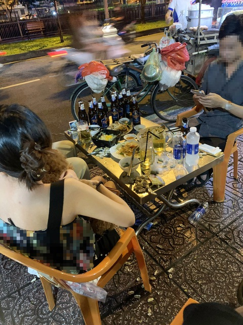 Người trẻ xài tiền - Kỳ 5: Tiền bạc rơi rớt hết vào ly bia - Ảnh 2. Người trẻ xài tiền - Kỳ 5: Tiền bạc rơi rớt hết vào ly bia - Ảnh 2.