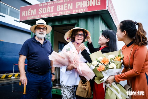 Tàu khách đầu tiên ‘phá băng’ du lịch đường biển cập bờ Đà Nẵng - Ảnh 8. Tàu khách đầu tiên ‘phá băng’ du lịch đường biển cập bờ Đà Nẵng - Ảnh 8.