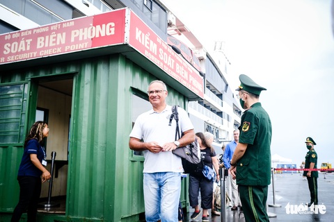 Tàu khách đầu tiên ‘phá băng’ du lịch đường biển cập bờ Đà Nẵng - Ảnh 2. Tàu khách đầu tiên ‘phá băng’ du lịch đường biển cập bờ Đà Nẵng - Ảnh 2.