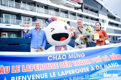Tàu khách đầu tiên ‘phá băng’ du lịch đường biển cập bờ Đà Nẵng - Ảnh 9. Tàu khách đầu tiên ‘phá băng’ du lịch đường biển cập bờ Đà Nẵng - Ảnh 9.