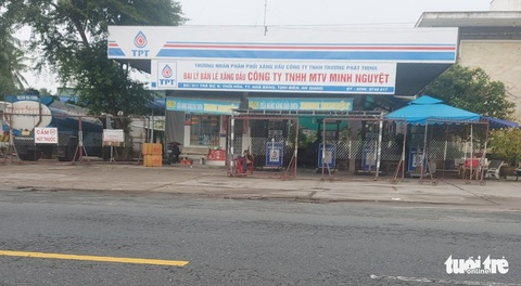 Xăng dầu miền Tây: Đóng cửa, khép hờ và… ‘bán chia sẻ’ - Ảnh 4. Xăng dầu miền Tây: Đóng cửa, khép hờ và… ‘bán chia sẻ’ - Ảnh 4.