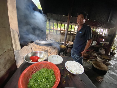 No lòng với quán ăn 5.000, 10.000 đồng - Ảnh 2. No lòng với quán ăn 5.000, 10.000 đồng - Ảnh 2.