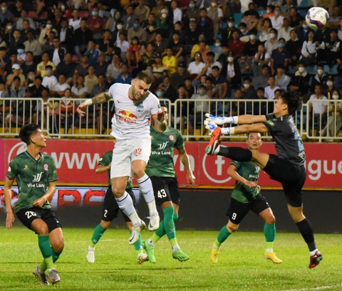 Vòng 18 V-League 2022: Hoàng Anh Gia Lai nếm trái đắng trên sân Pleiku - Ảnh 2. Vòng 18 V-League 2022: Hoàng Anh Gia Lai nếm trái đắng trên sân Pleiku - Ảnh 2.