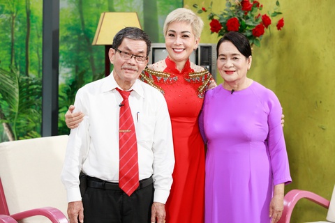 Chuyện hôn nhân ‘ngược đời’ của vợ chồng U75 khiến Quyền Linh nể phục - Ảnh 2. Chuyện hôn nhân ‘ngược đời’ của vợ chồng U75 khiến Quyền Linh nể phục - Ảnh 2.