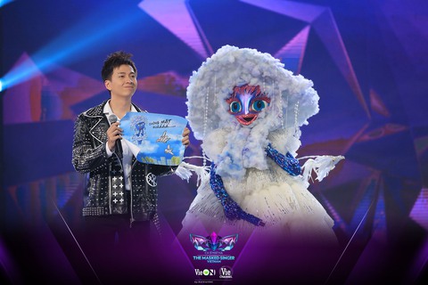 Loạt tên mới dành cho Lady Mây ra đời sau màn cover bản hit của Whitney Houston - Ảnh 4. Loạt tên mới dành cho Lady Mây ra đời sau màn cover bản hit của Whitney Houston - Ảnh 4.