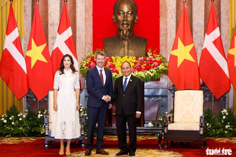 Phó chủ tịch nước đón Thái tử Đan Mạch Frederik - Ảnh 6. Phó chủ tịch nước đón Thái tử Đan Mạch Frederik - Ảnh 6.