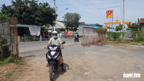 Nhiều cây xăng đóng cửa hoặc hết xăng còn dầu trước giờ ‘G’ trên quốc lộ 91C - Ảnh 6. Nhiều cây xăng đóng cửa hoặc hết xăng còn dầu trước giờ ‘G’ trên quốc lộ 91C - Ảnh 6.