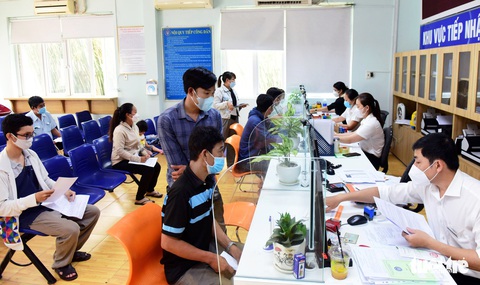 Chính sách có hiệu lực từ tháng 11: Người lao động ngành bảo hiểm được tăng lương - Ảnh 1. Chính sách có hiệu lực từ tháng 11: Người lao động ngành bảo hiểm được tăng lương - Ảnh 1.