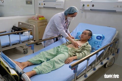 Lâm Đồng lần đầu dùng tim phổi nhân tạo ECMO cứu sống bệnh nhân nguy kịch - Ảnh 1. Lâm Đồng lần đầu dùng tim phổi nhân tạo ECMO cứu sống bệnh nhân nguy kịch - Ảnh 1.