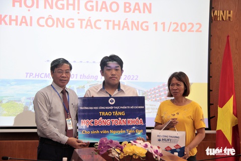 Miễn toàn bộ học phí cho cậu trò nghèo học ké máy tính đỗ ngành công nghệ thông tin - Ảnh 1. Miễn toàn bộ học phí cho cậu trò nghèo học ké máy tính đỗ ngành công nghệ thông tin - Ảnh 1.