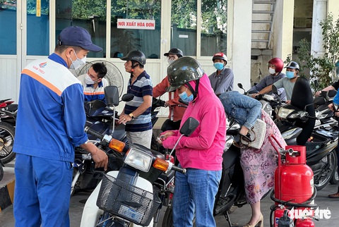 Giao xăng dầu về một mối quản lý - Ảnh 2. Giao xăng dầu về một mối quản lý - Ảnh 2.