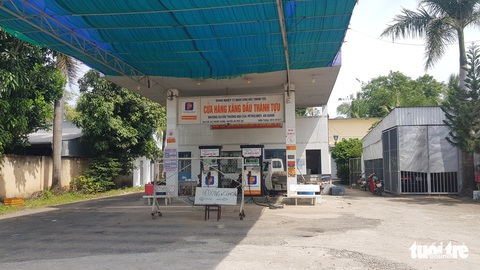 Nhiều cây xăng đóng cửa hoặc hết xăng còn dầu trước giờ ‘G’ trên quốc lộ 91C - Ảnh 1. Nhiều cây xăng đóng cửa hoặc hết xăng còn dầu trước giờ ‘G’ trên quốc lộ 91C - Ảnh 1.