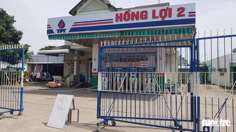 Nhiều cây xăng đóng cửa hoặc hết xăng còn dầu trước giờ ‘G’ trên quốc lộ 91C - Ảnh 2. Nhiều cây xăng đóng cửa hoặc hết xăng còn dầu trước giờ ‘G’ trên quốc lộ 91C - Ảnh 2.