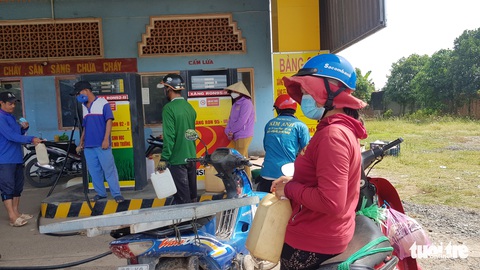 Nhiều cây xăng đóng cửa hoặc hết xăng còn dầu trước giờ ‘G’ trên quốc lộ 91C - Ảnh 5. Nhiều cây xăng đóng cửa hoặc hết xăng còn dầu trước giờ ‘G’ trên quốc lộ 91C - Ảnh 5.