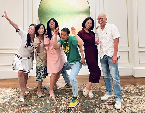 Ảnh vui sao Việt 1-11: Midu hóa búp bê Barbie xinh đẹp - Ảnh 8. Ảnh vui sao Việt 1-11: Midu hóa búp bê Barbie xinh đẹp - Ảnh 8.