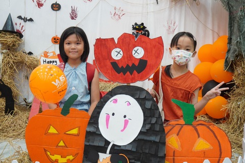 VUS mang không khí Halloween đến từng lớp học - Ảnh 1. VUS mang không khí Halloween đến từng lớp học - Ảnh 1.