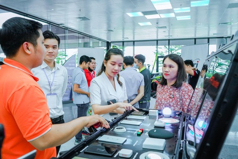 FPT Telecom gây ấn tượng với nhiều giải pháp công nghệ thông minh - Ảnh 4. FPT Telecom gây ấn tượng với nhiều giải pháp công nghệ thông minh - Ảnh 4.