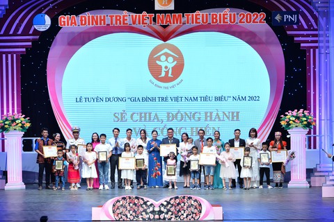 Xúc động tâm tình vợ người lính biển: Không xa đâu, Trường Sa ơi! - Ảnh 2. Xúc động tâm tình vợ người lính biển: Không xa đâu, Trường Sa ơi! - Ảnh 2.